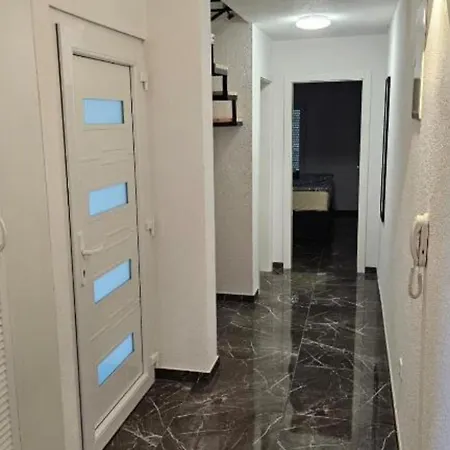 Spacious With Outdoor Swimming Pool In - Three Bedroom * Trogir