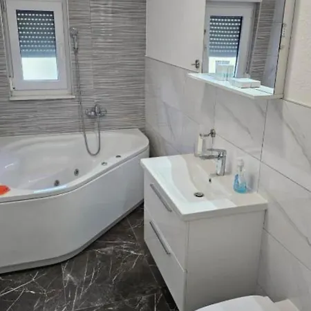 Apartment Spacious With Outdoor Swimming Pool In - Three Bedroom