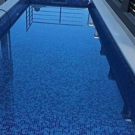 Spacious With Outdoor Swimming Pool In - Three Bedroom