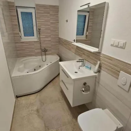 Apartment Spacious With Outdoor Swimming Pool In - Three Bedroom