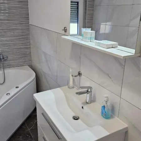 Spacious With Outdoor Swimming Pool In - Three Bedroom Apartment Trogir
