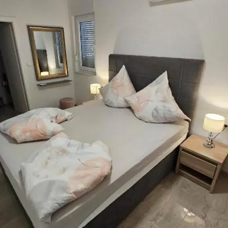 Spacious With Outdoor Swimming Pool In - Three Bedroom *